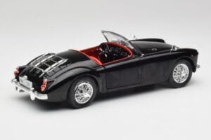 MGA English Roadster Černý Revell 1:18 84559091 Kov – obrázek 3 z 8