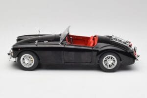 MGA English Roadster Černý Revell 1:18 84559091 Kov – obrázek 4 z 8