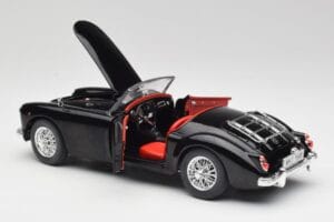 MGA English Roadster Černý Revell 1:18 84559091 Kov – obrázek 5 z 8
