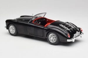 MGA English Roadster Černý Revell 1:18 84559091 Kov – obrázek 7 z 8