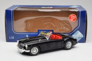 MGA English Roadster Černý Revell 1:18 84559091 Kov – obrázek 8 z 8