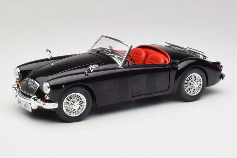MGA English Roadster Černý Revell 1:18 84559091 Kov