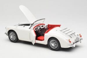 MGA Roadster Old English White Revell 1:18 08455 Kov – obrázek 5 z 8