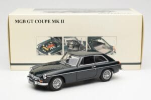 MGB GT Mk2 Coupe Racing Zelený AUTOart 1:18 76602 Kov – obrázek 8 z 8