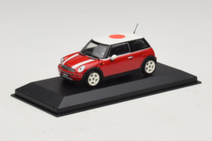 Mini Cooper Červený s Japonskou Vlajkou Minichamps 1:43 80420309024-R1 Kov – obrázek 2 z 5