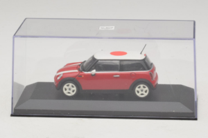 Mini Cooper Červený s Japonskou Vlajkou Minichamps 1:43 80420309024-R1 Kov – obrázek 4 z 5