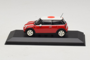 Mini Cooper Červený s Japonskou Vlajkou Minichamps 1:43 80420309024-R1 Kov