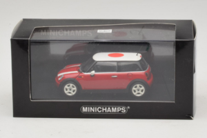 Mini Cooper Červený s Japonskou Vlajkou Minichamps 1:43 80420309024-R1 Kov – obrázek 5 z 5