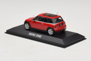 Mini Cooper Červený Minichamps 1:43 MINI010 Kov – obrázek 3 z 4