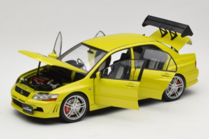 Mitsubishi Lancer Evo VII Mustard Yellow AUTOart 1:18 77166 Kov – obrázek 2 z 8