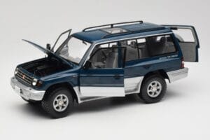 Mitsubishi Pajero V20 LWB Modrý & Stříbrný Sun Star 1:18 1212 Kov – obrázek 2 z 8