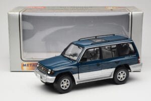 Mitsubishi Pajero V20 LWB Modrý & Stříbrný Sun Star 1:18 1212 Kov – obrázek 8 z 8