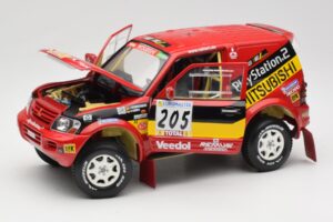 Mitsubishi Pajero Rallye Raid #205 Paris-Dakar Rally 2001 Solido 1:18 9022 Kov – obrázek 2 z 8