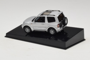 Mitsubishi Pajero SWB Stříbrný AUTOart 1:43 57113 Kov – obrázek 3 z 4