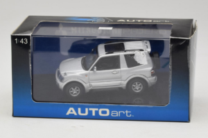 Mitsubishi Pajero SWB Stříbrný AUTOart 1:43 57113 Kov – obrázek 4 z 4