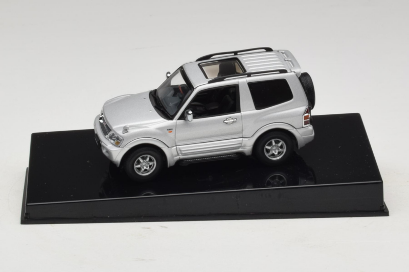 Mitsubishi Pajero SWB Stříbrný AUTOart 1:43 57113 Kov