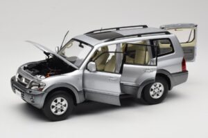 Mitsubishi Pajero V73 Modrý YC Model 1:18 241218040102010209 Kov – obrázek 2 z 8