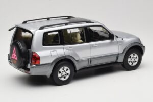 Mitsubishi Pajero V73 Modrý YC Model 1:18 241218040102010209 Kov – obrázek 3 z 8