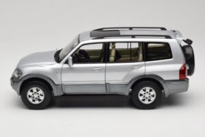 Mitsubishi Pajero V73 Modrý YC Model 1:18 241218040102010209 Kov – obrázek 4 z 8