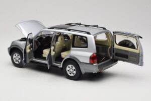 Mitsubishi Pajero V73 Modrý YC Model 1:18 241218040102010209 Kov – obrázek 5 z 8