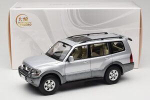 Mitsubishi Pajero V73 Modrý YC Model 1:18 241218040102010209 Kov – obrázek 8 z 8