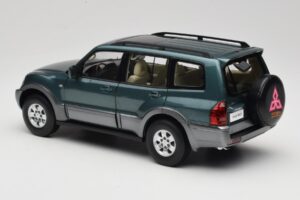 Mitsubishi Pajero V73 Zelený YC Model 1:18 241218040101010215 Kov – obrázek 7 z 8
