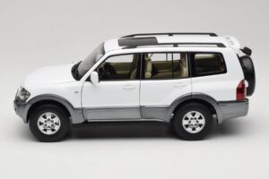 Mitsubishi Pajero V73 Bílý YC Model 1:18 241218040103010206 Kov – obrázek 4 z 8