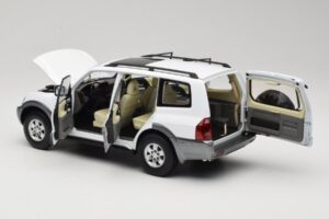 Mitsubishi Pajero V73 Bílý YC Model 1:18 241218040103010206 Kov – obrázek 5 z 8