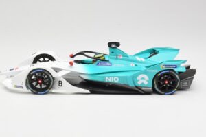 NIO 004 Team NIO #8 T. Dillmann Formula E Season 5 2019 Minichamps 1:18 114180008 Kov – obrázek 3 z 6