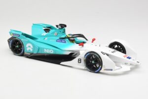 NIO 004 Team NIO #8 T. Dillmann Formula E Season 5 2019 Minichamps 1:18 114180008 Kov – obrázek 4 z 6