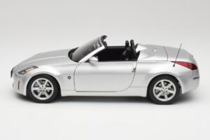 Nissan 350Z Z33 Roadster Diamond Stříbrný AUTOart 1:18 77371 Kov – obrázek 4 z 8