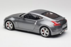 Nissan 370Z Z34 Gun Metallic Otto 1:18 OT465 Pryskyřice – obrázek 5 z 6