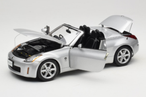 Nissan Fairlady Z Z33 Roadster Diamond Silver AUTOart 1:18 77376 Kov – obrázek 2 z 8