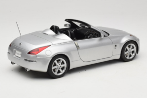 Nissan Fairlady Z Z33 Roadster Diamond Silver AUTOart 1:18 77376 Kov – obrázek 3 z 8