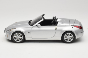 Nissan Fairlady Z Z33 Roadster Diamond Silver AUTOart 1:18 77376 Kov – obrázek 4 z 8