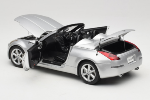 Nissan Fairlady Z Z33 Roadster Diamond Silver AUTOart 1:18 77376 Kov – obrázek 5 z 8