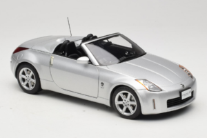 Nissan Fairlady Z Z33 Roadster Diamond Silver AUTOart 1:18 77376 Kov – obrázek 6 z 8