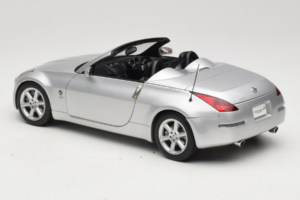 Nissan Fairlady Z Z33 Roadster Diamond Silver AUTOart 1:18 77376 Kov – obrázek 7 z 8