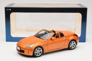 Nissan Fairlady Z Z33 Roadster Sunset Orange AUTOart 1:18 77377 Kov – obrázek 8 z 8
