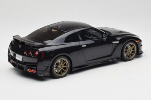 Nissan GT-R R35 Takumi Edition Midnight Purple GT Spirit 1:18 GT932 Pryskyřice – obrázek 2 z 6