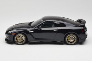 Nissan GT-R R35 Takumi Edition Midnight Purple GT Spirit 1:18 GT932 Pryskyřice – obrázek 3 z 6