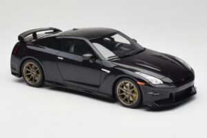 Nissan GT-R R35 Takumi Edition Midnight Purple GT Spirit 1:18 GT932 Pryskyřice – obrázek 4 z 6