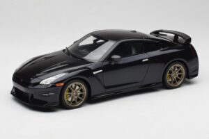 Nissan GT-R R35 Takumi Edition Midnight Purple GT Spirit 1:18 GT932 Pryskyřice