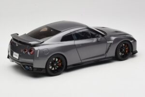 Nissan GT-R R35 Track Edition NISMO Gun Metallic MotorHelix 1:18 M83507 Kov – obrázek 3 z 8