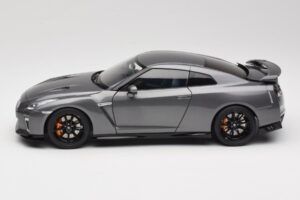 Nissan GT-R R35 Track Edition NISMO Gun Metallic MotorHelix 1:18 M83507 Kov – obrázek 4 z 8