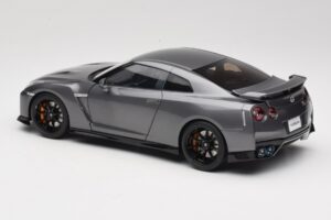 Nissan GT-R R35 Track Edition NISMO Gun Metallic MotorHelix 1:18 M83507 Kov – obrázek 7 z 8