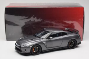 Nissan GT-R R35 Track Edition NISMO Gun Metallic MotorHelix 1:18 M83507 Kov – obrázek 8 z 8