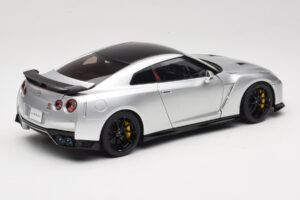 Nissan GT-R R35 Track Edition NISMO T-Spec Ultimate Metal Silver MotorHelix 1:18 M83517 Kov – obrázek 3 z 8