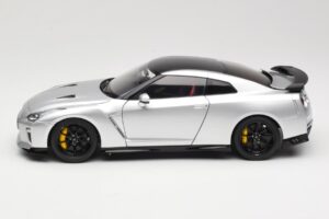Nissan GT-R R35 Track Edition NISMO T-Spec Ultimate Metal Silver MotorHelix 1:18 M83517 Kov – obrázek 4 z 8