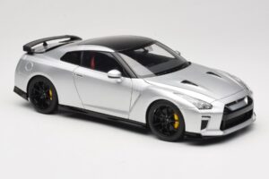 Nissan GT-R R35 Track Edition NISMO T-Spec Ultimate Metal Silver MotorHelix 1:18 M83517 Kov – obrázek 6 z 8